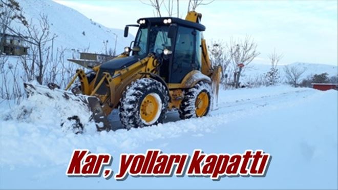 Kar, yolları kapattı