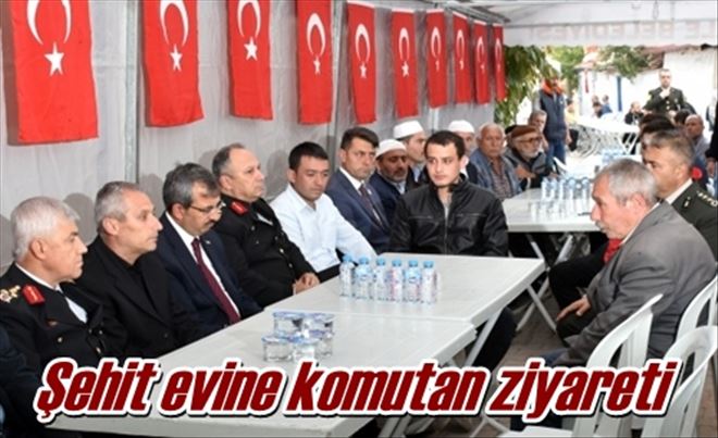 Şehit evine komutan ziyareti