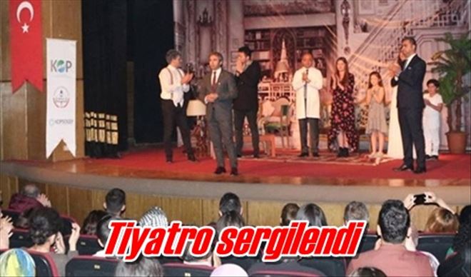 Tiyatro sergilendi