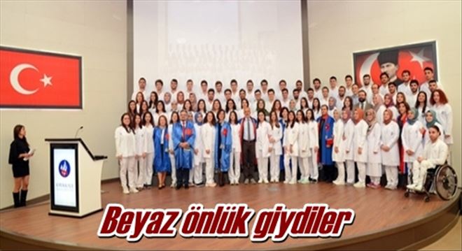 Beyaz önlük giydiler