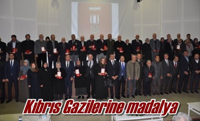 Kıbrıs Gazilerine madalya