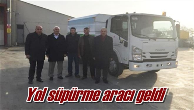 Yol süpürme aracı geldi