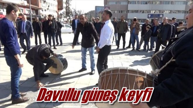 Davullu güneş keyfi