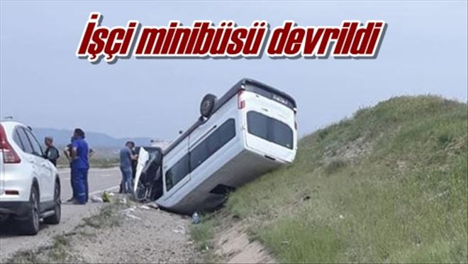 İşçi minibüsü devrildi