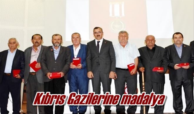 Kıbrıs Gazilerine madalya