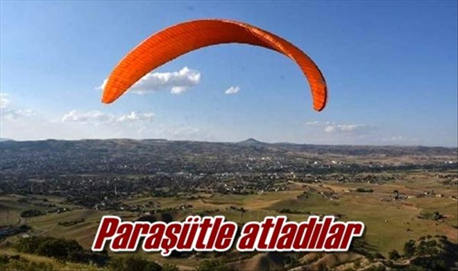 Paraşütle atladılar