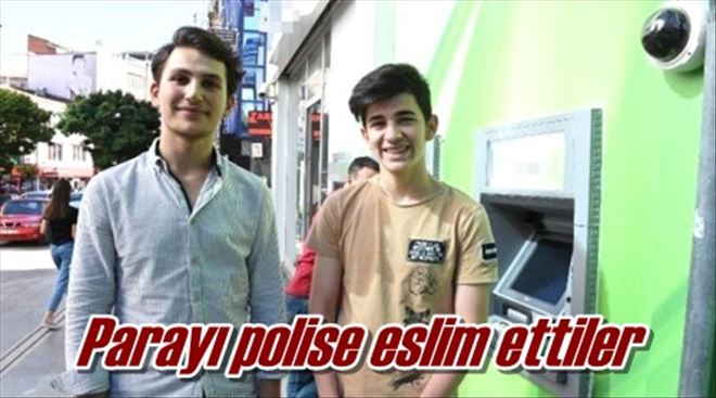 Parayı polise teslim ettiler
