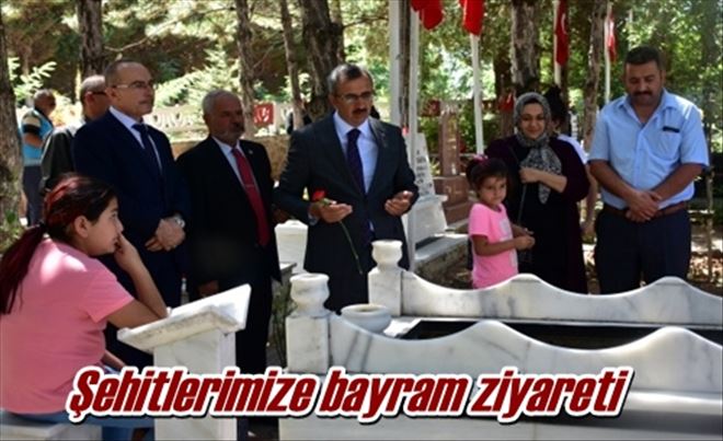 Şehitlerimize bayram ziyareti