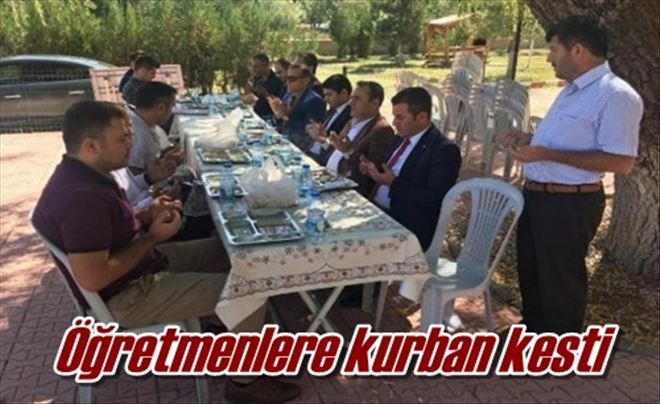 Öğretmenlere kurban kesti