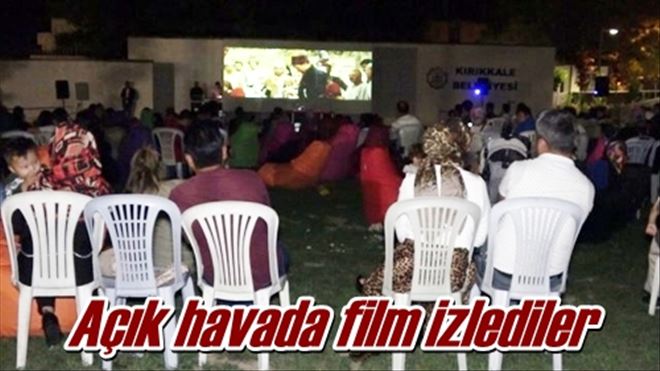 Açık havada film izlediler