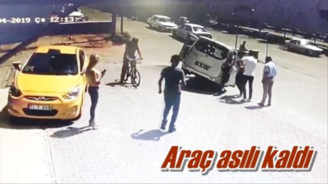 Araç asılı kaldı