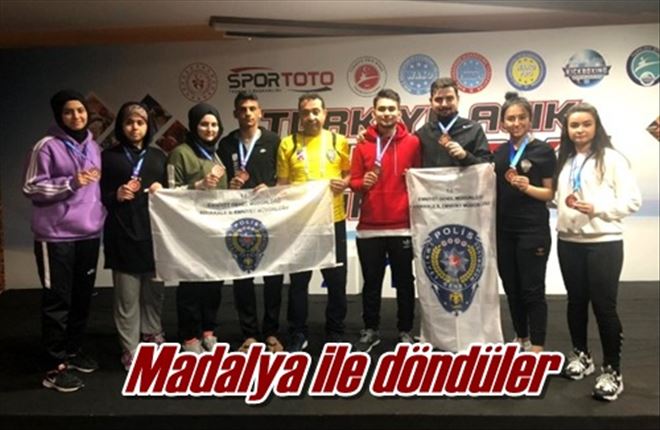 Madalya ile döndüler