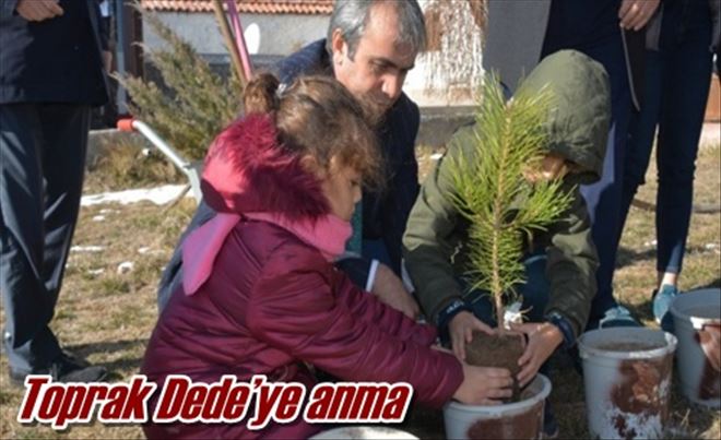 Toprak Dede´ye anma