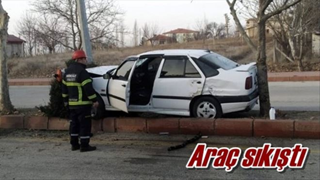 Araç sıkıştı