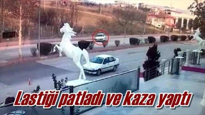 Lastiği patladı ve kaza yaptı