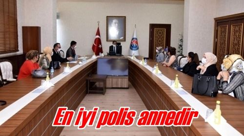 En iyi polis annedir