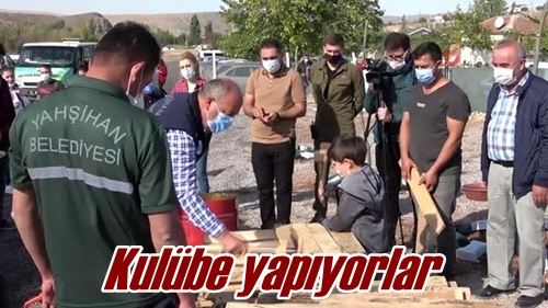 Kulübe yapıyorlar