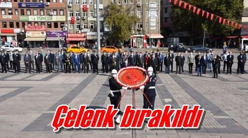 Çelenk bırakıldı