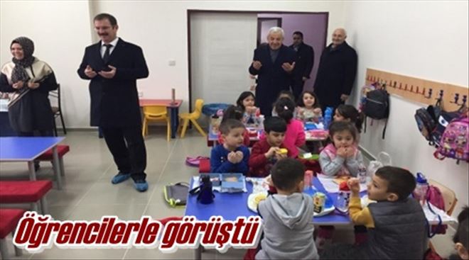 Öğrencilerle görüştü