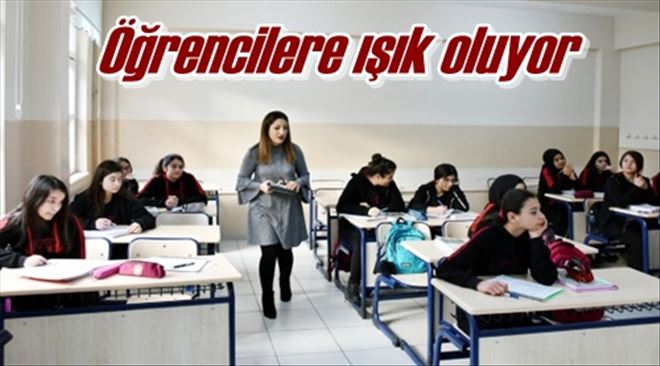 Öğrencilere ışık oluyor