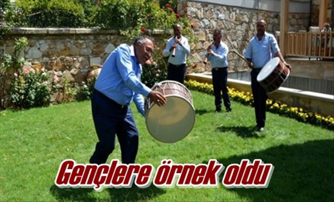 Gençlere örnek oldu