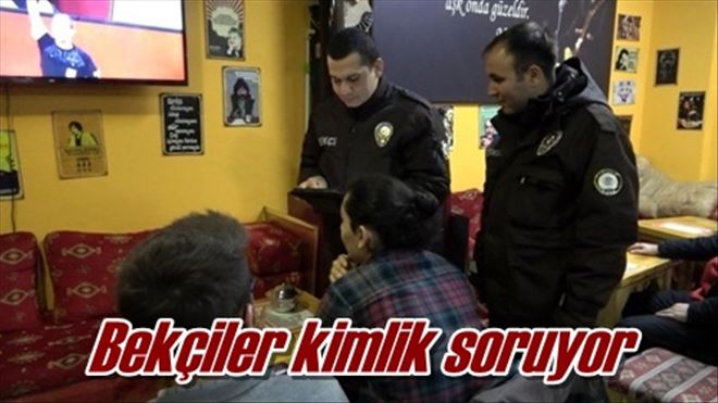 Bekçiler kimlik soruyor