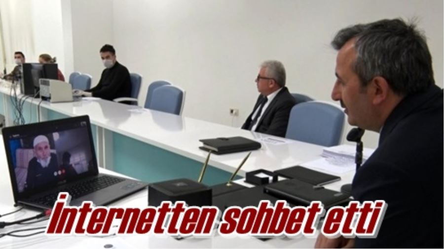 İnternetten sohbet etti