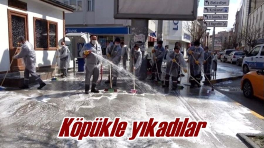 Köpükle yıkadılar