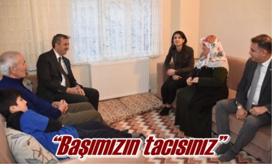 “Başımızın tacısınız”
