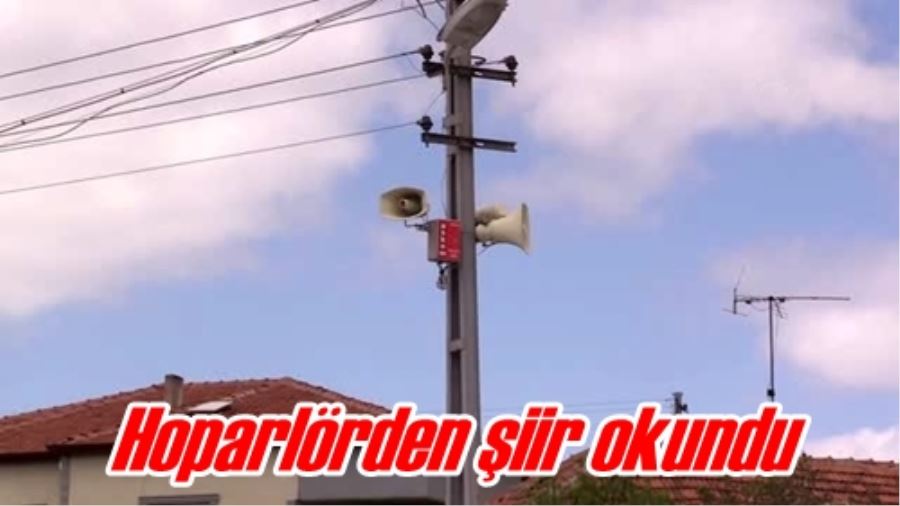 Hoparlörden şiir okundu