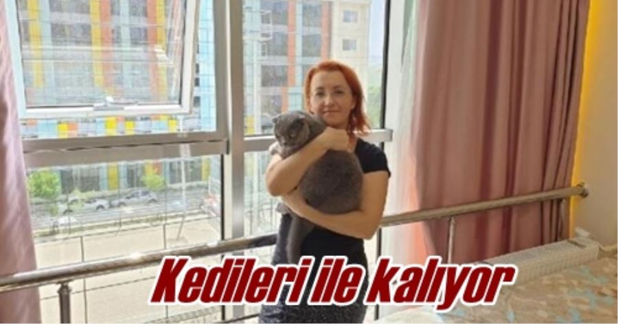 Kedileri ile kalıyor