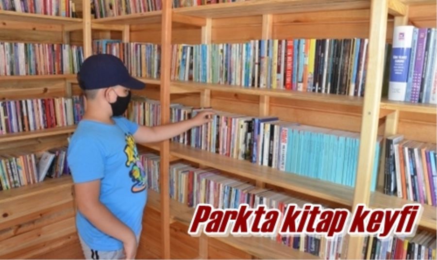 Parkta kitap keyfi