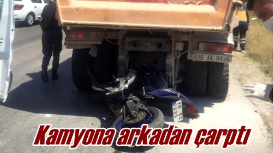 Kamyona arkadan çarptı