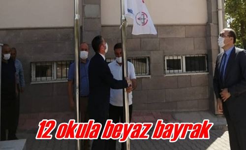 12 okula beyaz bayrak