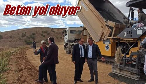 Beton yol oluyor