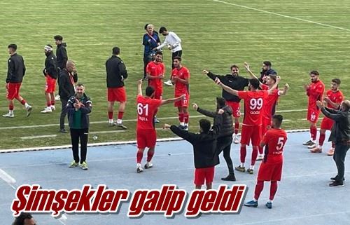 Şimşekler galip geldi