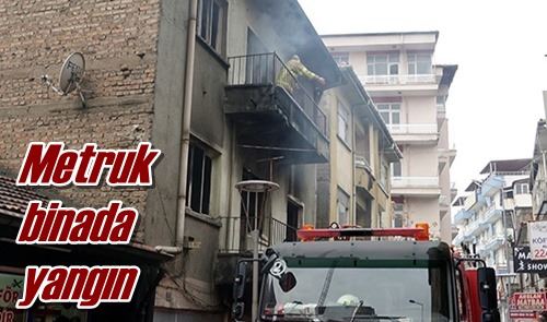 Metruk binada yangın