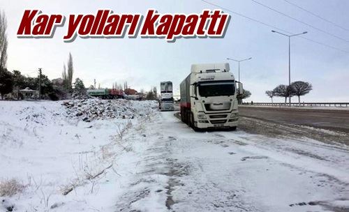 Kar yolları kapattı