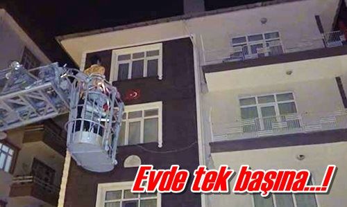 Evde tek başına…!