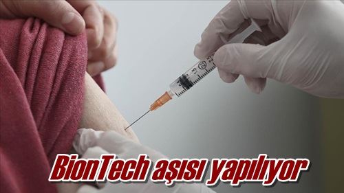 BionTech aşısı yapılıyor