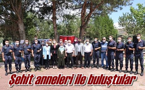 Şehit anneleri ile buluştular