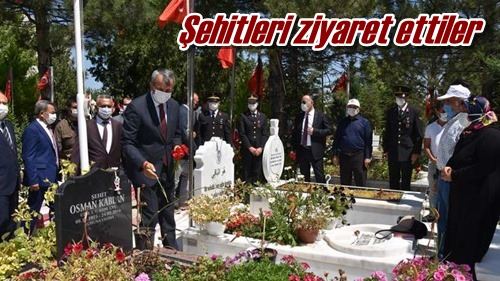 Şehitleri ziyaret ettiler