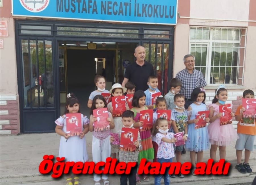 Öğrenciler karne aldı