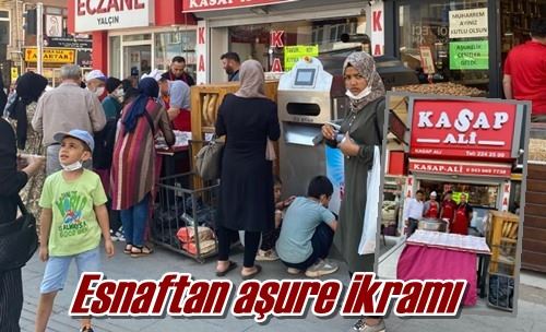 Esnaftan aşure ikramı