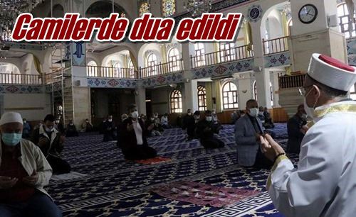 Camilerde dua edildi