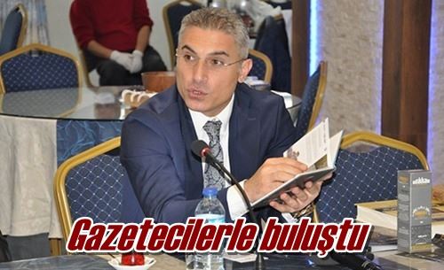 Gazetecilerle buluştu