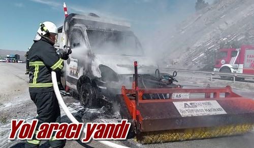 Yol aracı yandı