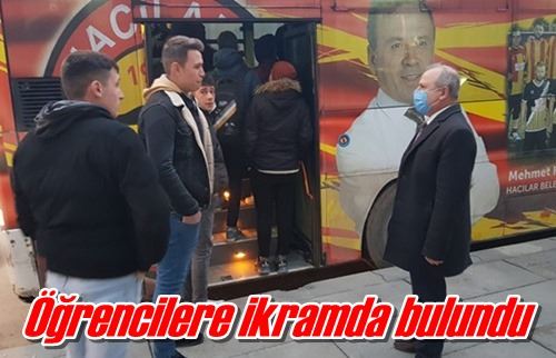 Öğrencilere ikramda bulundu