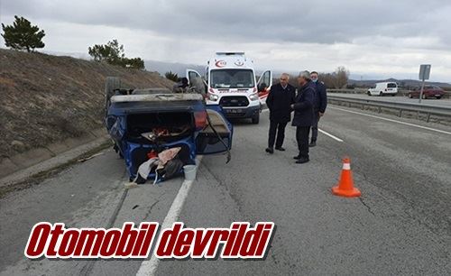 Otomobil devrildi