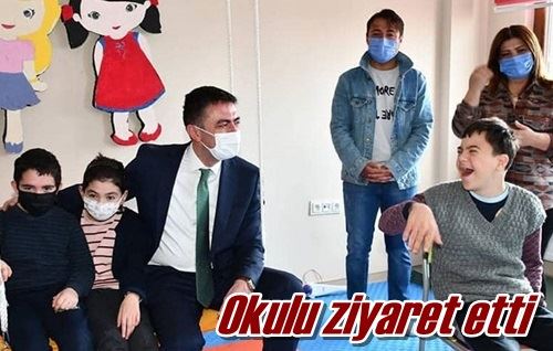 Okulu ziyaret etti